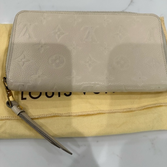 Louis Vuitton Empreinte Zippy Wallet in Neige - Picture 3 of 9